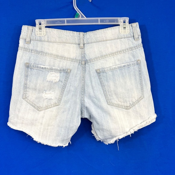 🔥2/$10 |•REFUGE•| Light Wash Distressed Jean Shorts - Picture 3 of 6